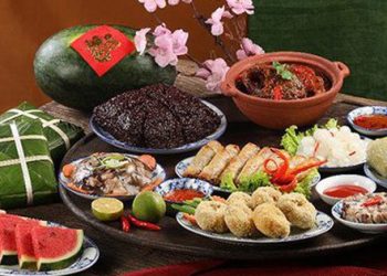 Làng nghề bánh chưng Lỗ Khê và lời ca tụng thậm xưng “bánh chưng rơi xuống ao cả tháng vẫn không bị hỏng”