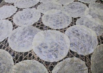 Về làng nghề 500 năm tuổi xem người dân làm loại bánh “chữ O” thơm ngon