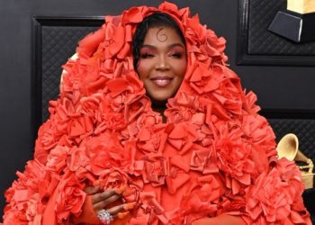 Những bộ cánh độc đáo chiếm sóng thảm đỏ Grammy 2023