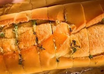 Ra chợ mua bánh mì chỉ vài nghìn về trộn sốt nướng theo công thức sau thành món ăn tuyệt ngon giá trăm nghìn ở nhà hàng