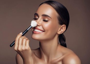 Đừng bỏ qua 7 sai lầm khi makeup sau nếu bạn không muốn da bị nổi mụn!