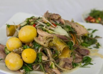 Trứng gà non phải ướp, phải chần thế này mới thành món ngon đậm đà ứa nước miếng, thơm phức, không tanh, không vỡ