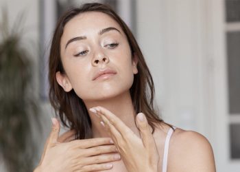 Titanium Dioxide là gì? Có nên sử dụng kem chống nắng chứa Titanium Dioxide?
