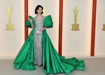 Những bộ cánh dài lê thê, khổng lồ đổ bộ thảm đỏ Oscar 2023