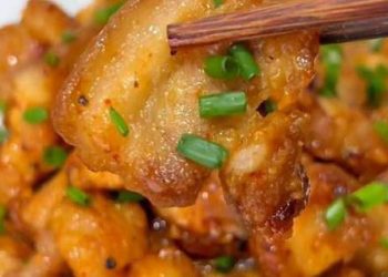 Đem ướp thịt ba chỉ cùng loại quả nhà nào cũng có này, sẽ có món thịt ba chỉ chiên ngon ‘nhức nách’