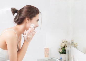 Top 10 sữa rửa mặt trắng da được yêu thích nhất: Làm sạch sâu, dưỡng da trắng sáng, đều màu